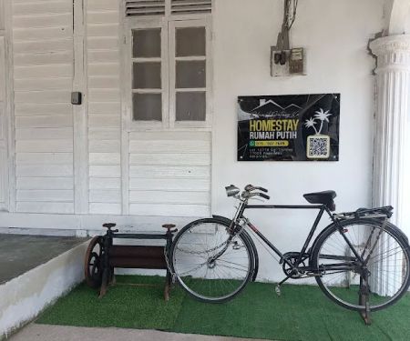 HOMESTAY RUMAH PUTIH