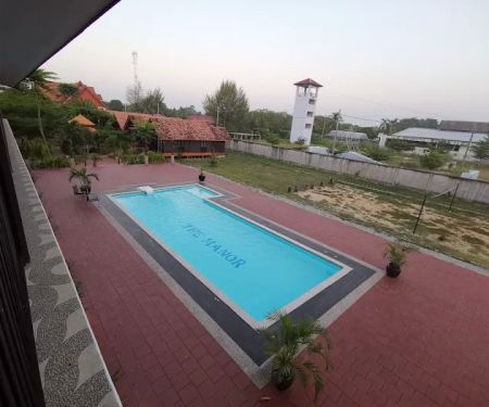 Manor Beach Resort