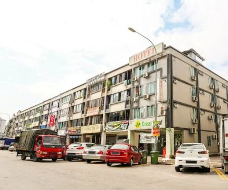 OYO 89581 Green Leaf Boutique Hotel