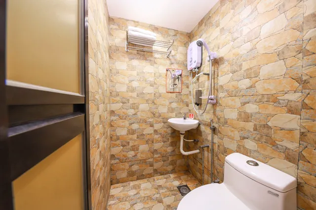 OYO 334 Everest Hotel Picture 4