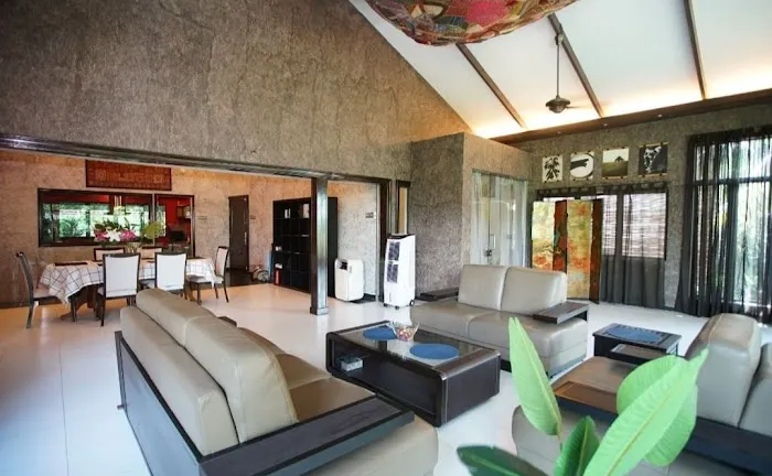 Zoo Villa Picture 1