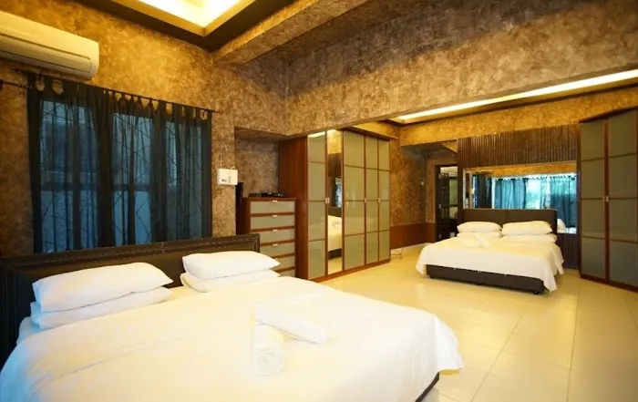 Zoo Villa Picture 3