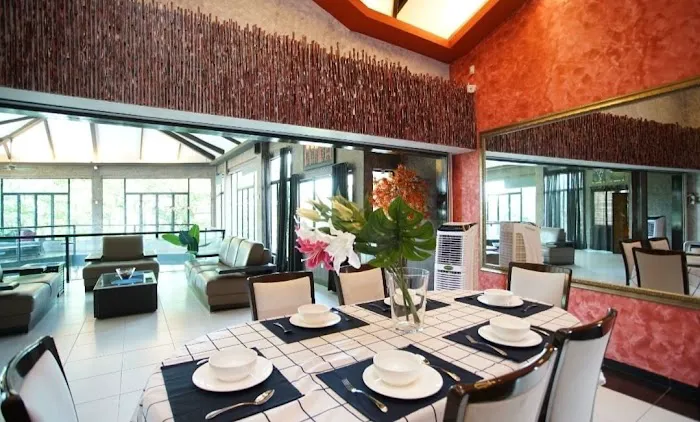 Zoo Villa Picture 2