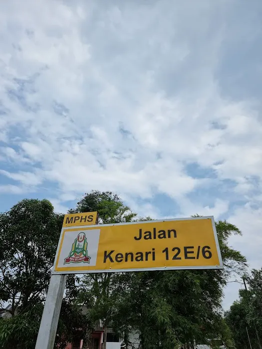 Bayu Kencana Guest House - Homestay Lembah Beringin Picture 6