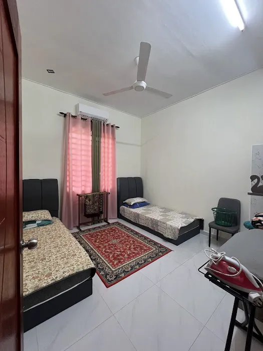FAMILY HOMESTAY Picture 1