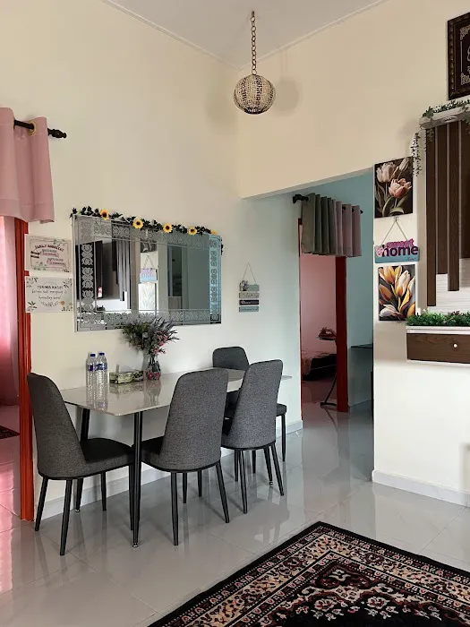 FAMILY HOMESTAY Picture 3