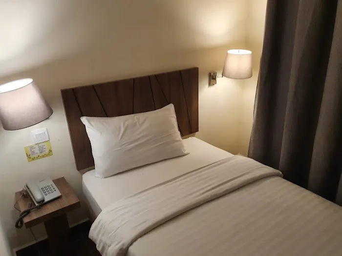 9 Square Hotel Picture 1