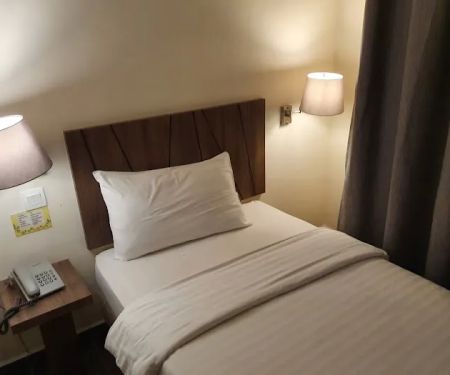 9 Square Hotel