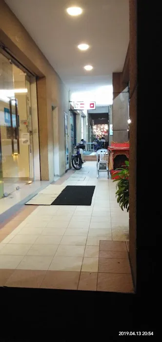 9 Square Hotel Picture 4