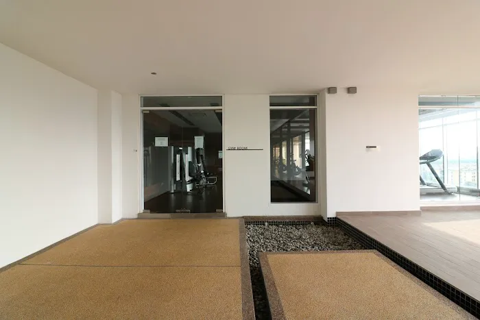 Victoria Home Sentrio Suites Picture 9