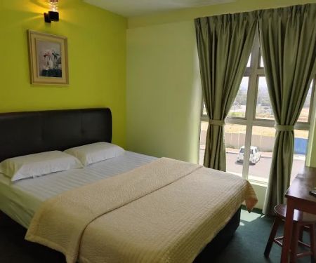 M & N Hotel