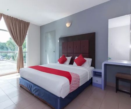 OYO 542 S2 Hotel