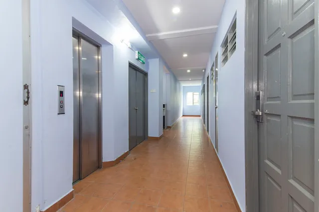OYO 542 S2 Hotel Picture 5