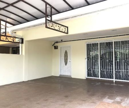 Rumah Tamu Desa Puteri