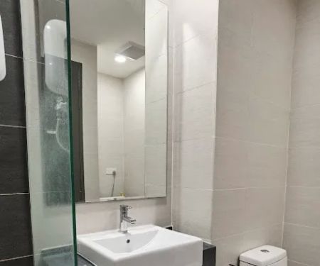 Modern Comfy HomeStay@Bdr Permaisuri with 2 parking WIFI Netflix