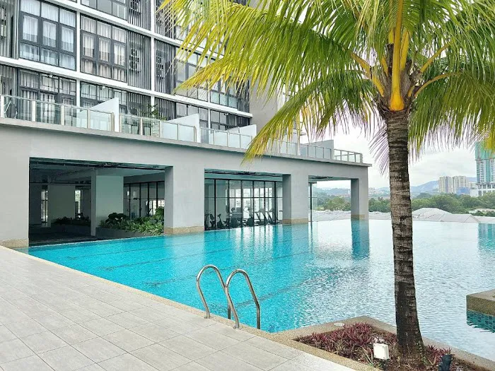 Modern Comfy HomeStay@Bdr Permaisuri with 2 parking WIFI Netflix Picture 2