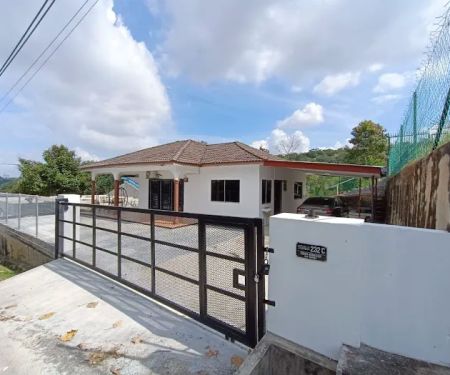 Tedoh Homestay by Esyam
