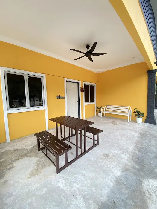 AISY HOMESTAY TANJONG KARANG Picture 3