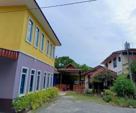 Homestay Cikgu Sharif (ada swimming pool)