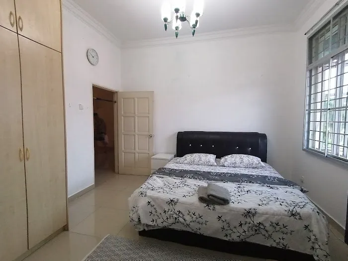 Lina & Larry airbnb Picture 3
