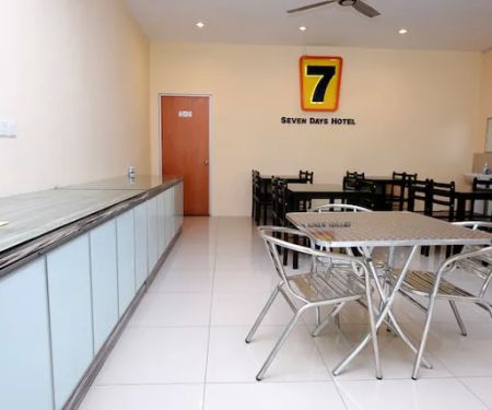 Super OYO 635 Seven Days Hotel