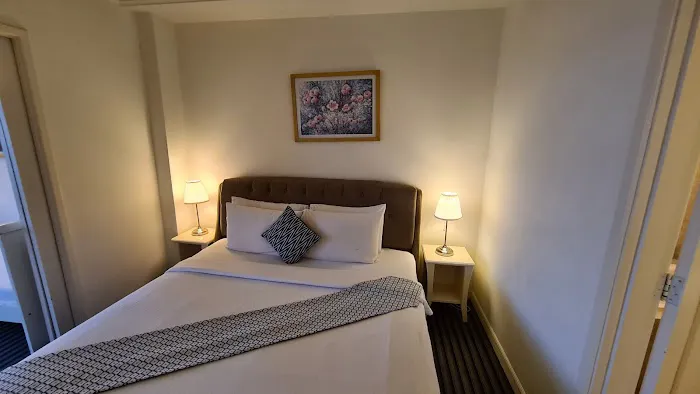 The Suites @ Times Square Picture 3