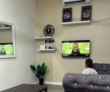 Homestay Senawang ( Si Manja Guesthouse)