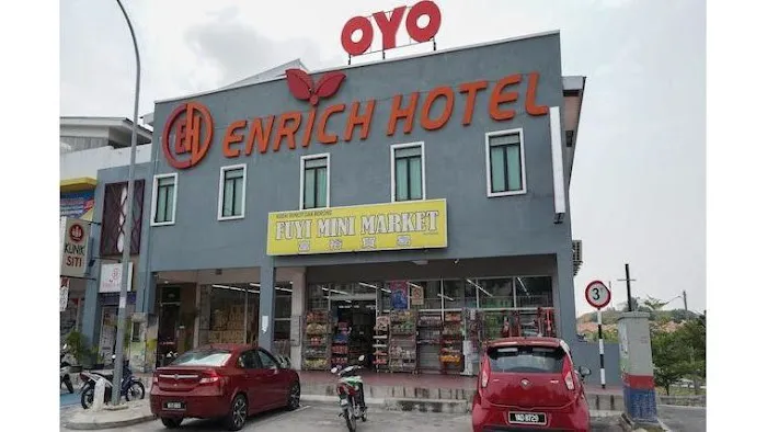 OYO 43958 Enrich Hotel Picture 1