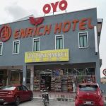 OYO 43958 Enrich Hotel