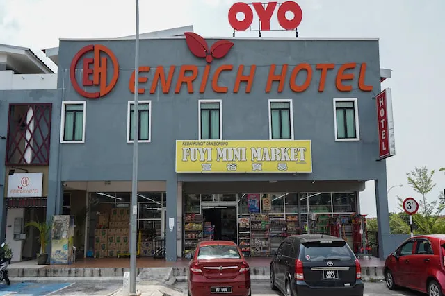 OYO 43958 Enrich Hotel Picture 8