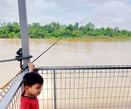 Rumah Rakit Tokmak