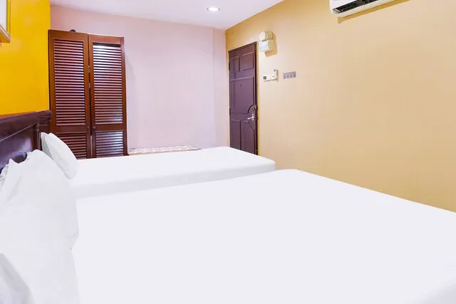 OYO 90486 New Station Hotel Picture 2