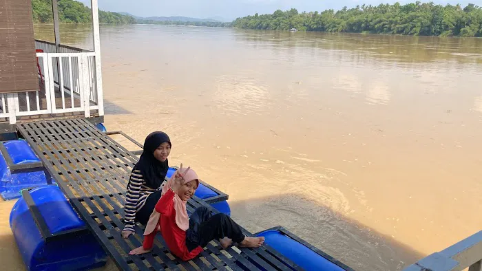 QB karaoke dan river homestay cgu mie Picture 7
