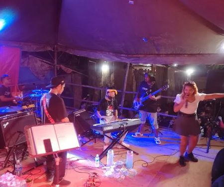 Studio apek band