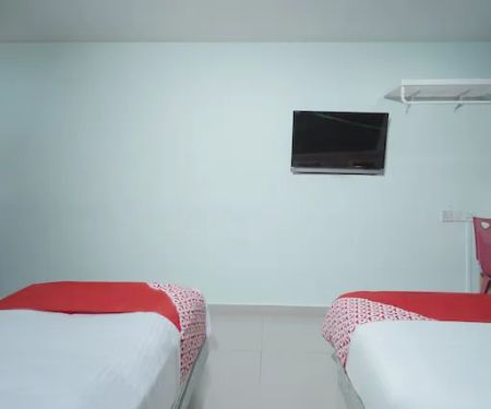 OYO 89717 Budget Star Hotel