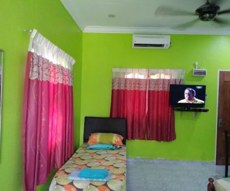 Aneesa Guesthouse Stong
