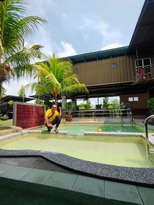 Kontena Homestay dan Kafe Dengkil Picture 1