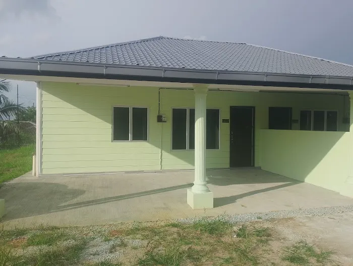 Rumah atas bukit warna hijau Picture 1