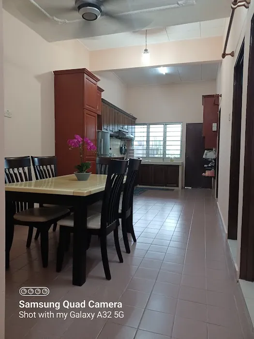 HOMESTAY IMPIAN Picture 4