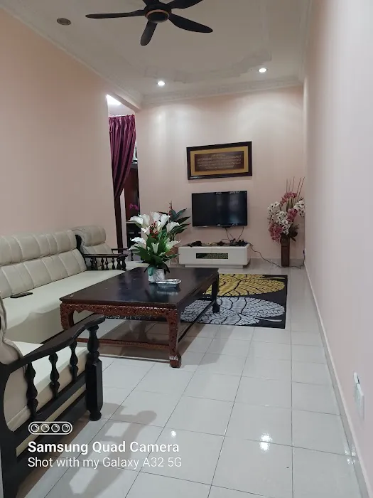 HOMESTAY IMPIAN Picture 1