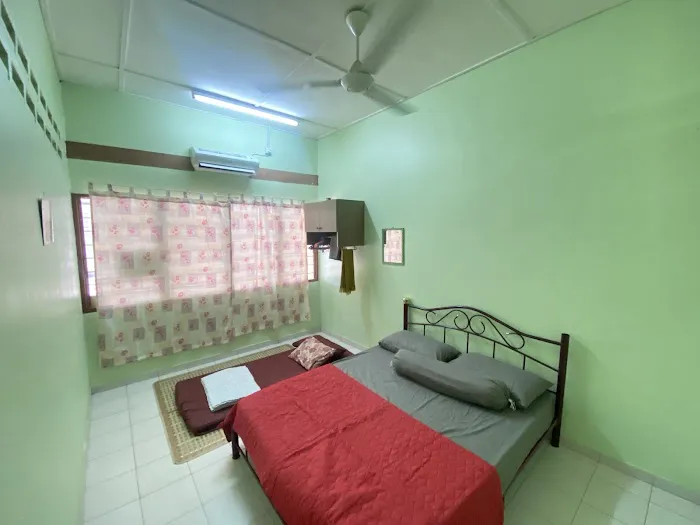 Yusro Homestay Picture 3