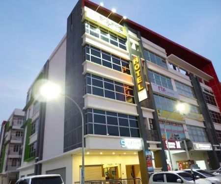 9 Square Hotel - Bangi