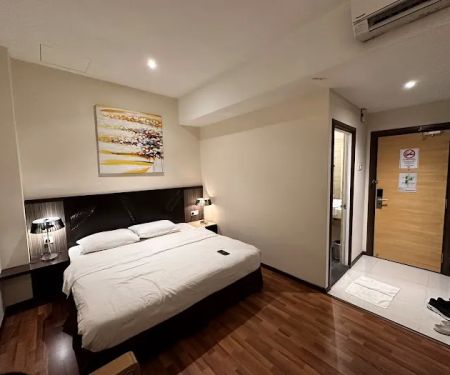 Six Seasons Hotel