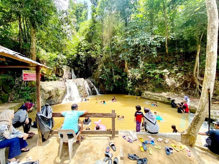 Fariha Waterfall Picture 9