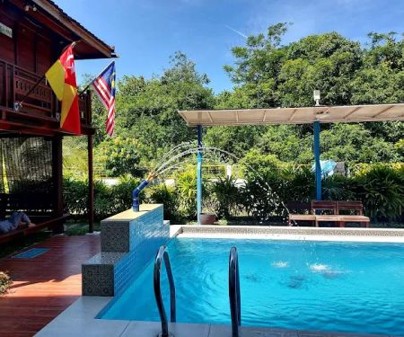 Villa Larut Malam