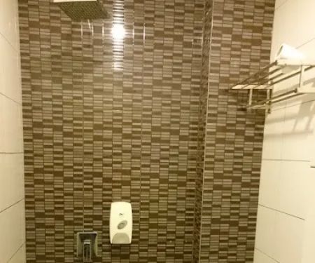 101 Lake View Hotel