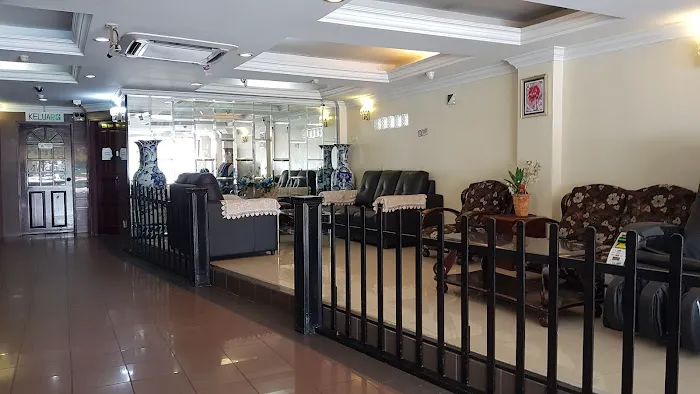 B Hotel Picture 2
