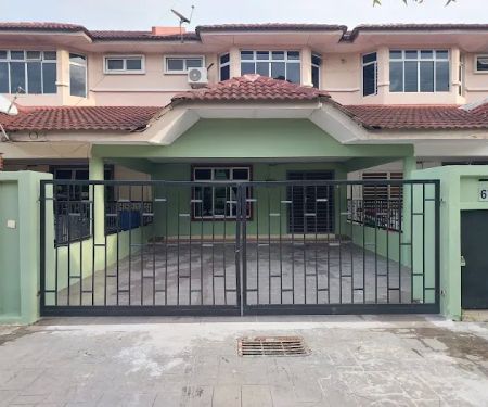 Azzalia Homestay