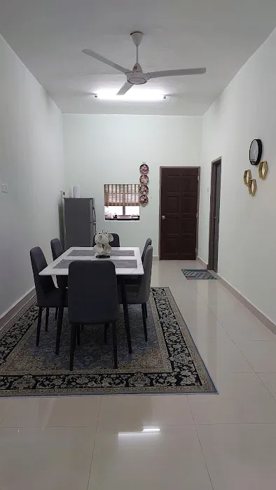 Azzalia Homestay Picture 4