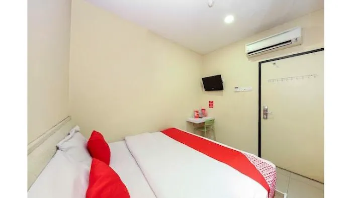 OYO 479 The Green Hotel Picture 4